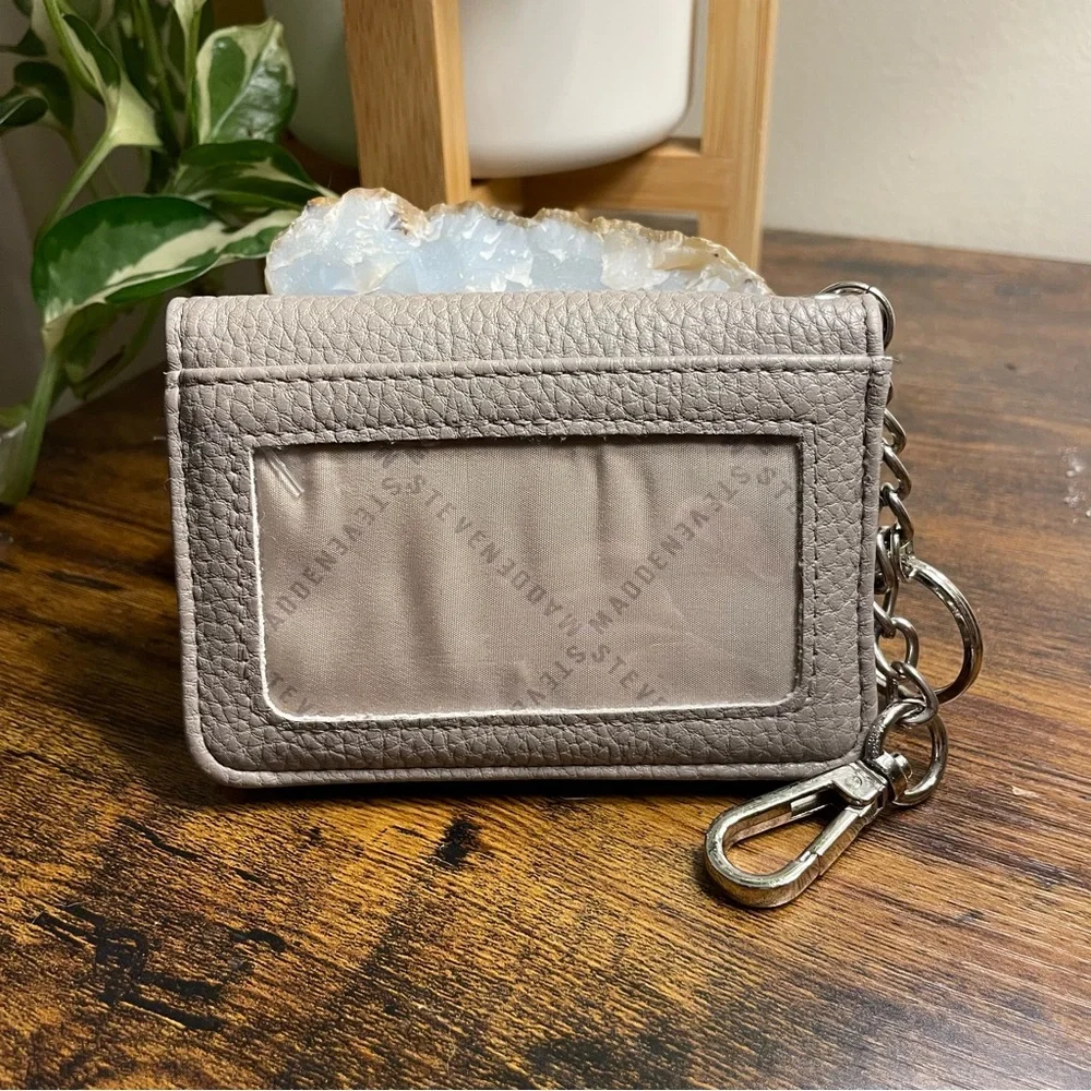 Steve Madden | Pebbled Leather Card Holder with Keychain - Picture 2 of 4